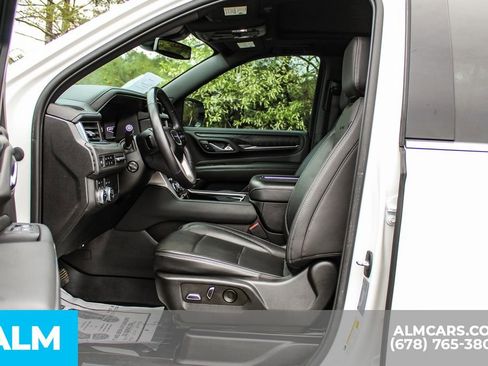 Used 2023 GMC Yukon XL Denali AWD/4WD image 17