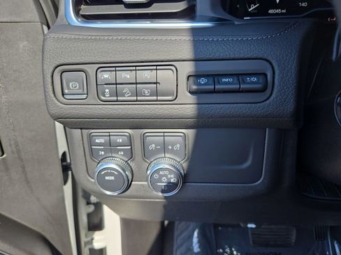 Used 2023 GMC Yukon Denali AWD/4WD image 17