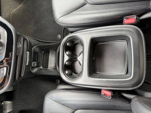 Used 2026 Chrysler Pacifica Select FWD image 19