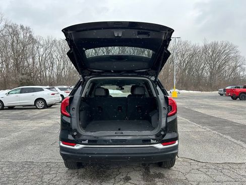 Used 2024 GMC Terrain SLT image 17