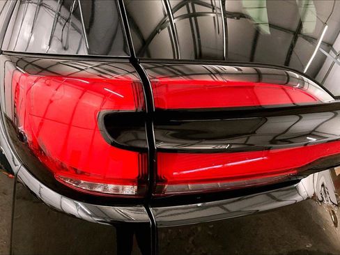 Used 2023 Chrysler Pacifica Touring-L image 29