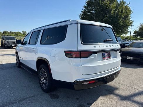 Used 2024 Jeep Wagoneer L Series II w/ Flexible Seating Group AWD/4WD image 3