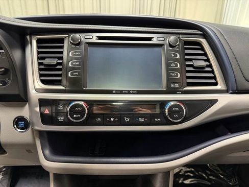 Used 2016 Toyota Highlander XLE AWD/4WD image 16