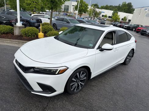 Used 2024 Honda Civic EX-L image 5