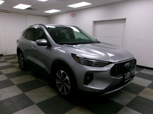 Used 2024 Ford Escape Platinum AWD/4WD image 14