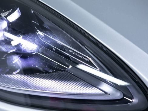 Certified 2026 Porsche Macan AWD/4WD image 16