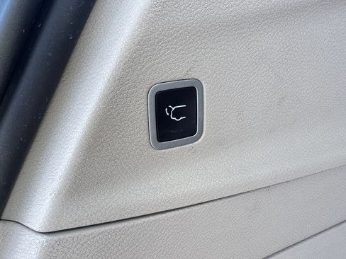 Used 2023 Chrysler Pacifica Limited FWD image 17