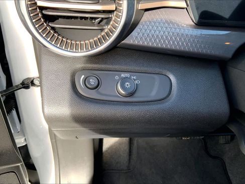 Used 2025 Chevrolet Trax ACTIV w/ Driver Confidence Package image 32