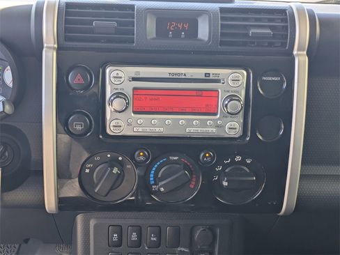Used 2014 Toyota FJ Cruiser 4WD w/ Upgrade Package image 18