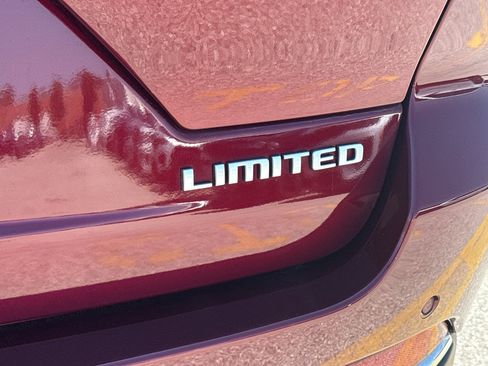 Used 2024 Jeep Grand Cherokee Limited AWD/4WD image 8