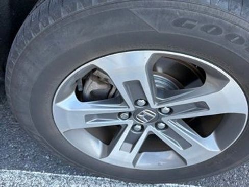 Used 2024 Honda Pilot EX-L image 4