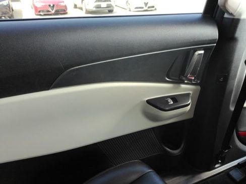 Used 2024 Kia Carnival LX FWD image 30