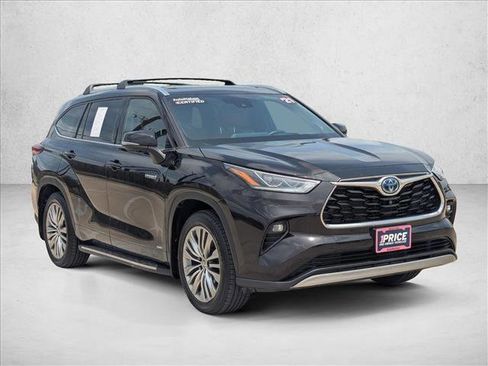 Used 2021 Toyota Highlander Platinum AWD/4WD image 3