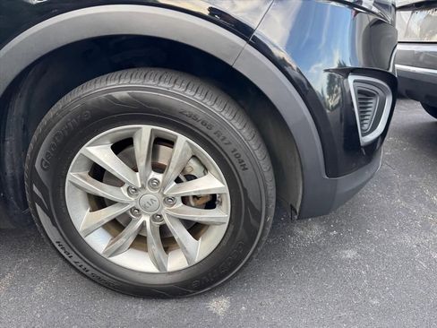 Used 2018 Kia Sorento FWD image 2