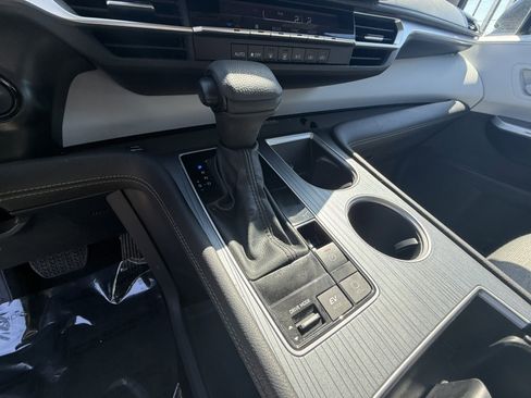 Used 2025 Toyota Sienna LE FWD image 13
