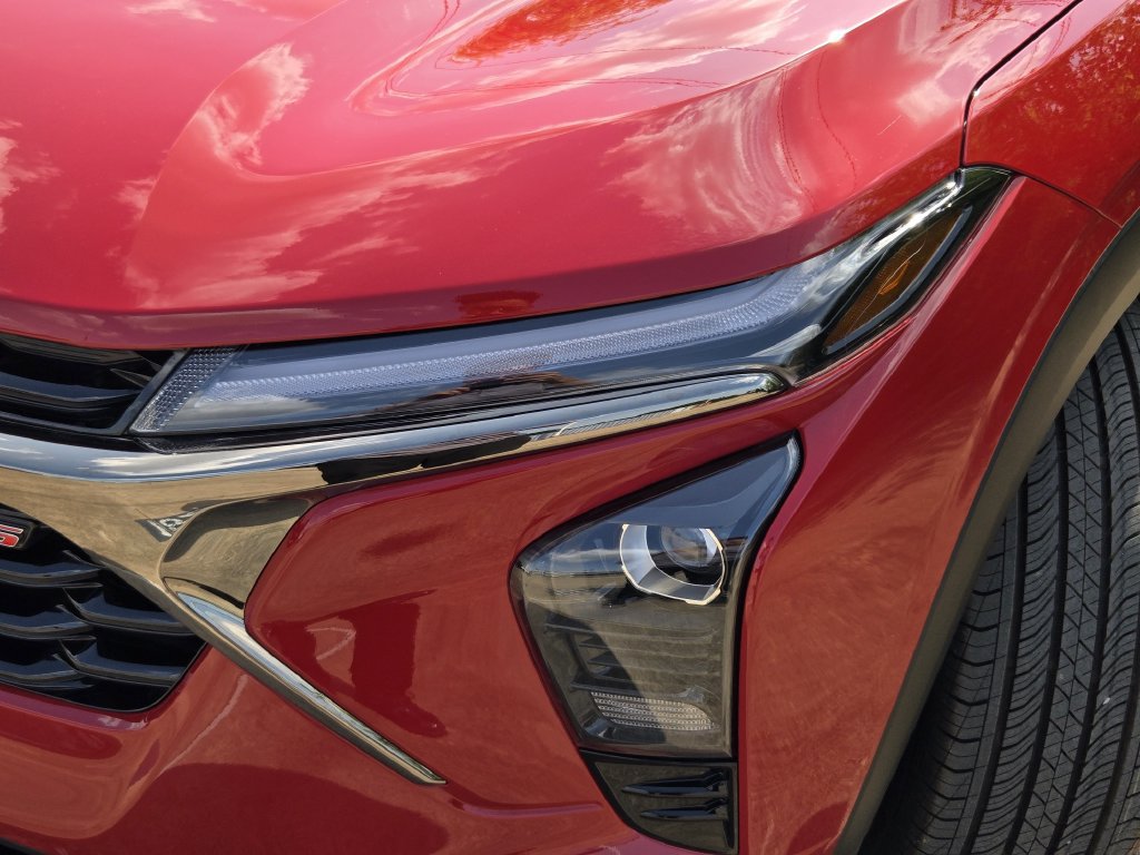 New 2026 Chevrolet Trax RS w/ Sunroof Package FWD image 11