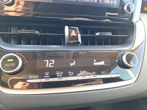 Used 2021 Toyota Corolla LE image 26