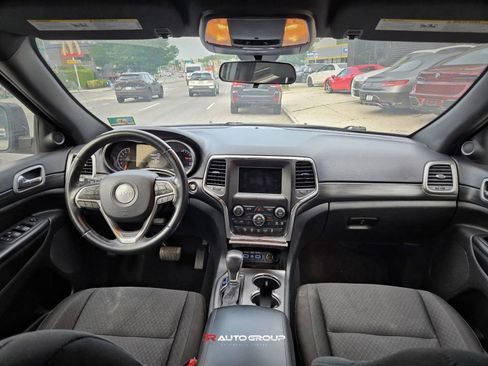 Used 2020 Jeep Grand Cherokee Laredo image 11