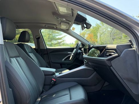 Used 2025 Audi Q5 Premium w/ Convenience Package AWD/4WD image 18