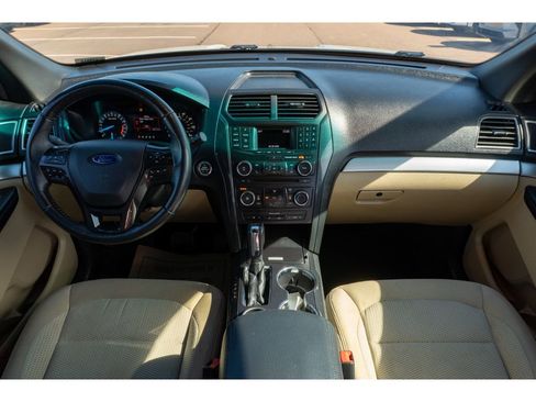 Used 2017 Ford Explorer XLT image 19
