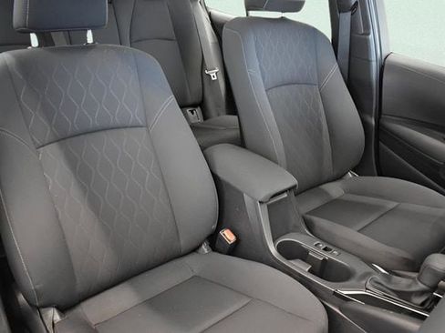 Used 2025 Toyota Corolla LE image 6