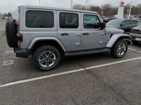 Used 2019 Jeep Wrangler Unlimited Sahara image 7