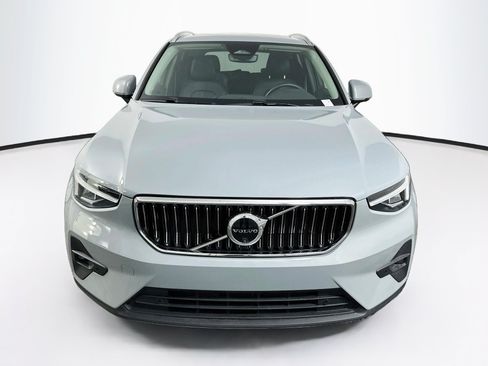 Used 2025 Volvo XC40 B5 Plus AWD/4WD image 2