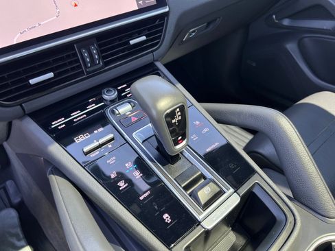 Used 2020 Porsche Cayenne AWD/4WD image 18