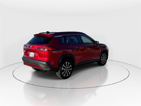 Used 2025 Toyota Corolla Cross XLE image 8