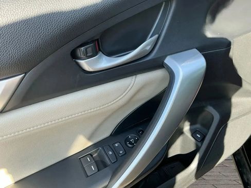 Used 2017 Honda Civic EX-L image 11