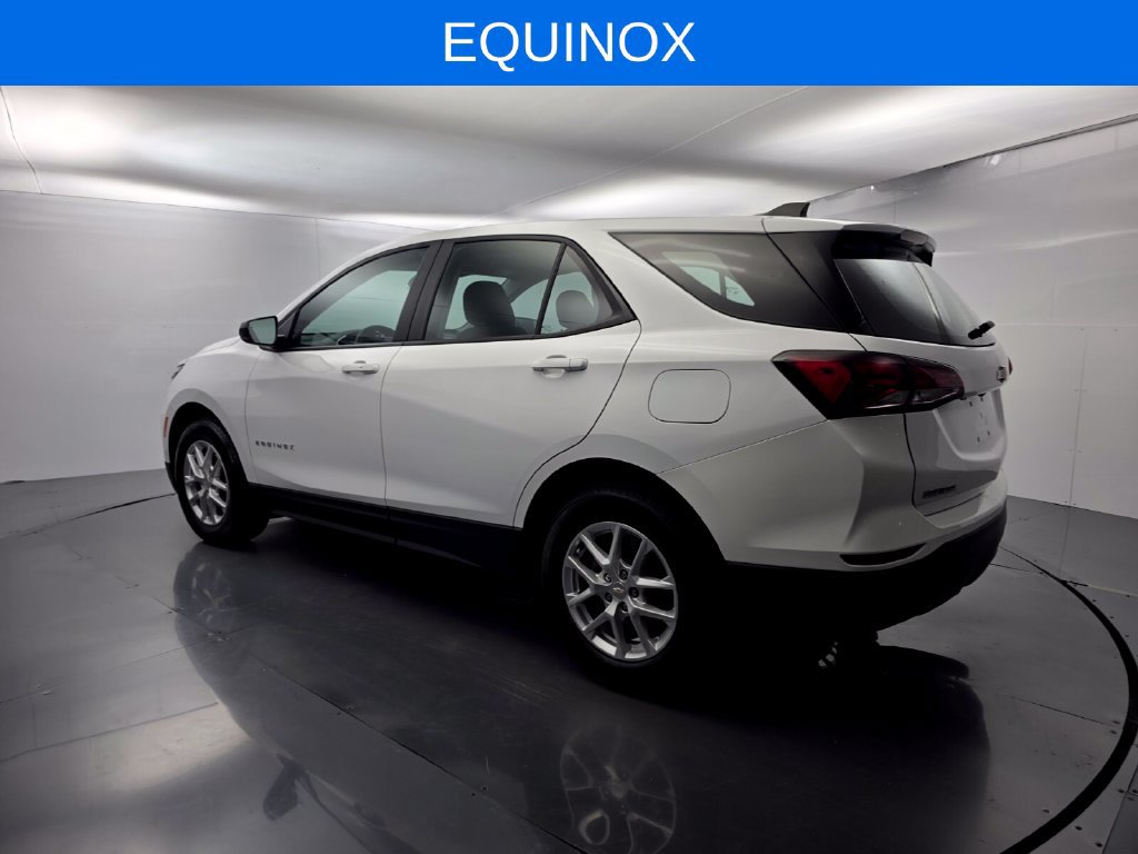 Used 2023 Chevrolet Equinox LS w/ Driver Confidence II Package FWD image 4
