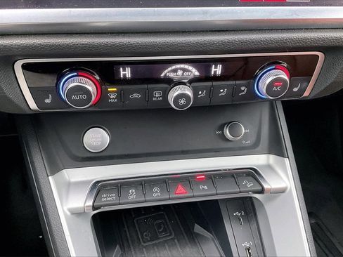 Used 2020 Audi Q3 2.0T Premium Plus w/ Premium Plus Package image 18