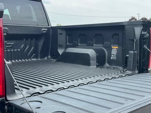 Used 2022 Chevrolet Silverado 1500 LT AWD/4WD image 7