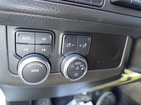 Used 2022 GMC Yukon XL Denali image 21