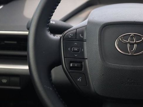 Certified 2025 Toyota Prius LE FWD image 9