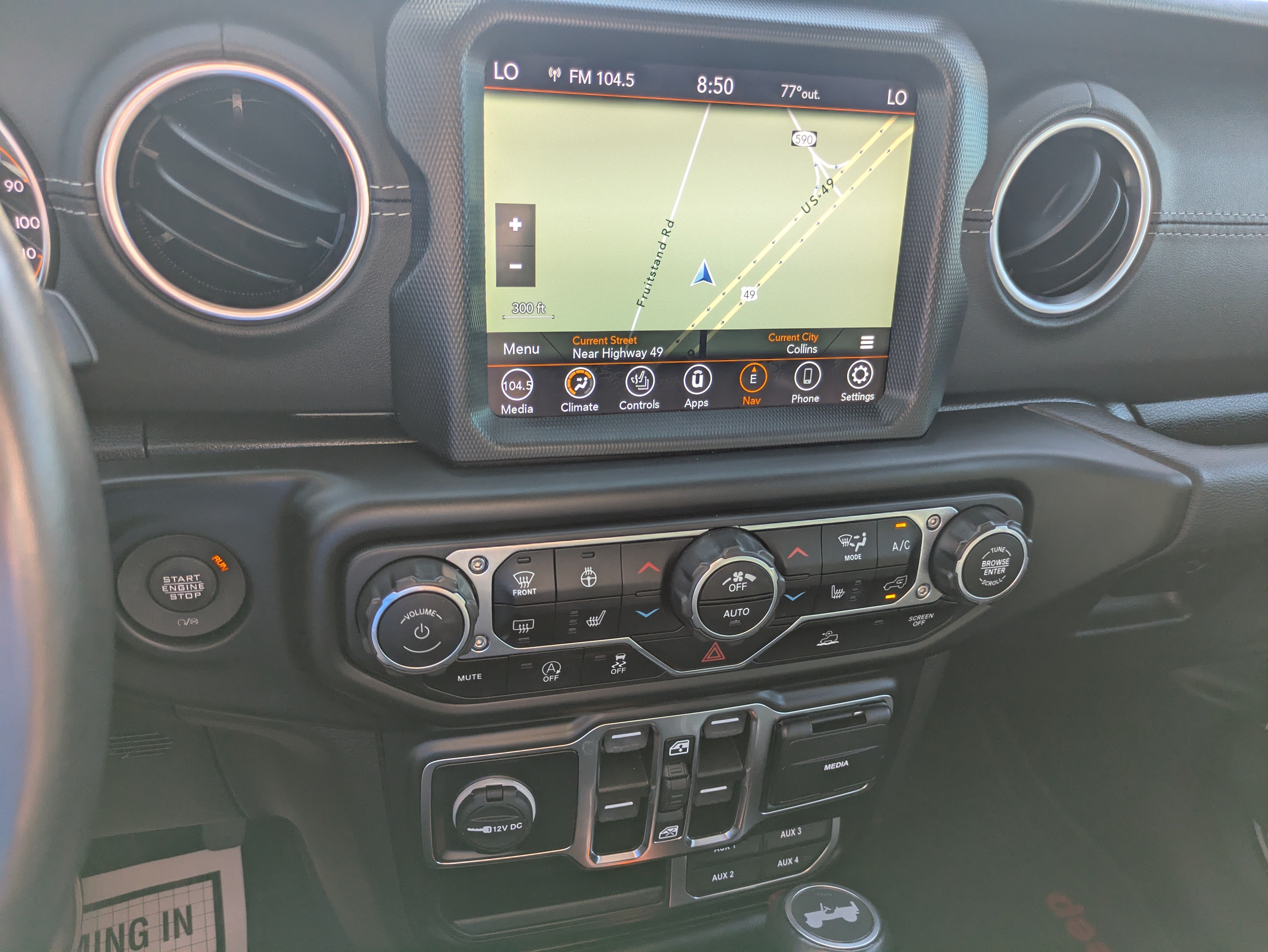 Used 2022 Jeep Wrangler Unlimited Sahara w/ Cold Weather Group AWD/4WD image 9