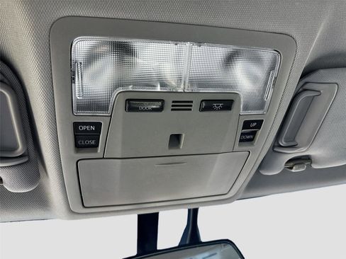 Used 2016 Toyota Camry SE image 24