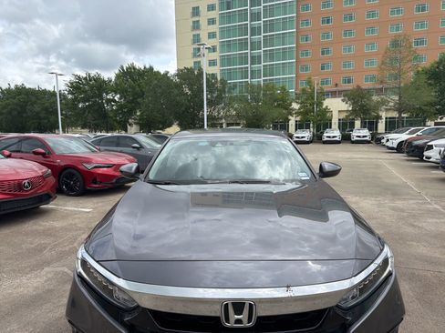 Used 2018 Honda Accord EX image 2