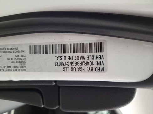 Used 2022 Jeep Grand Cherokee Limited image 33