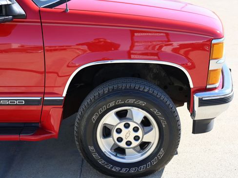 Used 1998 Chevrolet Suburban Z71 w/ Preferred Equipment Group 3 image 16