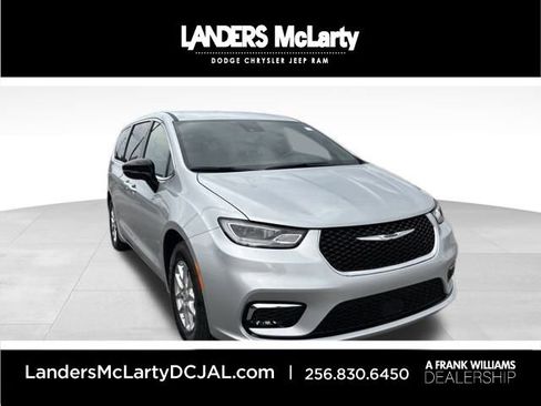 New 2026 Chrysler Pacifica Select image 1