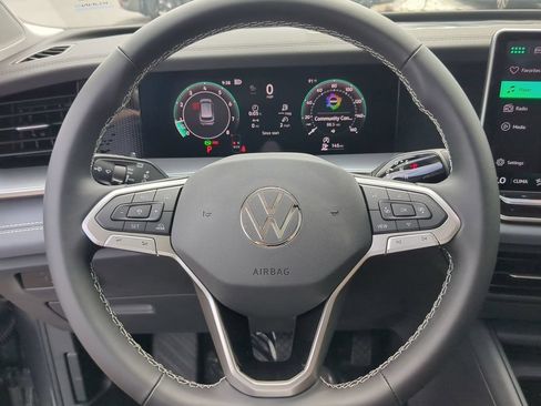 New 2026 Volkswagen Tiguan SE FWD image 30