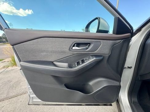 Used 2023 Nissan Rogue SV AWD/4WD image 24