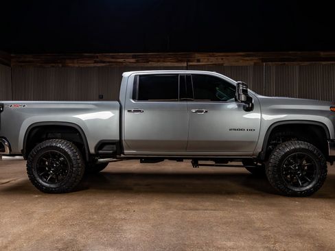 Used 2025 Chevrolet Silverado 2500 LTZ w/ LTZ Premium Package image 11