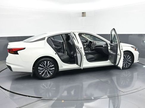Used 2025 Nissan Altima 2.5 SV FWD image 47