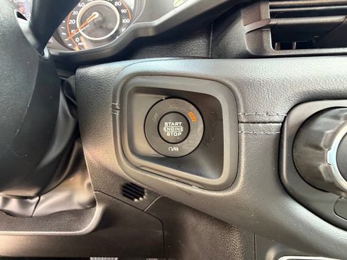 Used 2025 Jeep Wrangler Unlimited Sahara AWD/4WD image 28