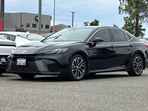 Used 2025 Toyota Camry XLE w/ Premium Plus Package FWD image 10