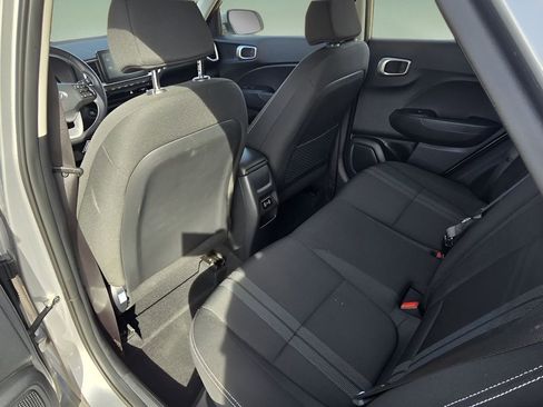 Used 2025 Hyundai Venue SEL image 14