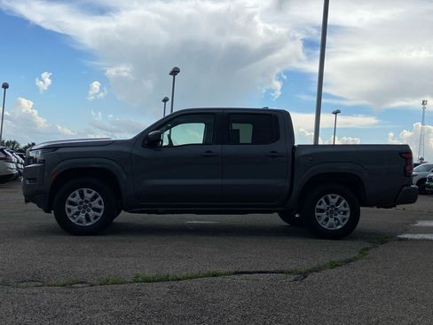 Used 2023 Nissan Frontier SV image 8