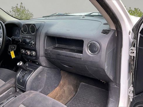 Used 2016 Jeep Patriot Sport w/ Power Value Group AWD/4WD image 23